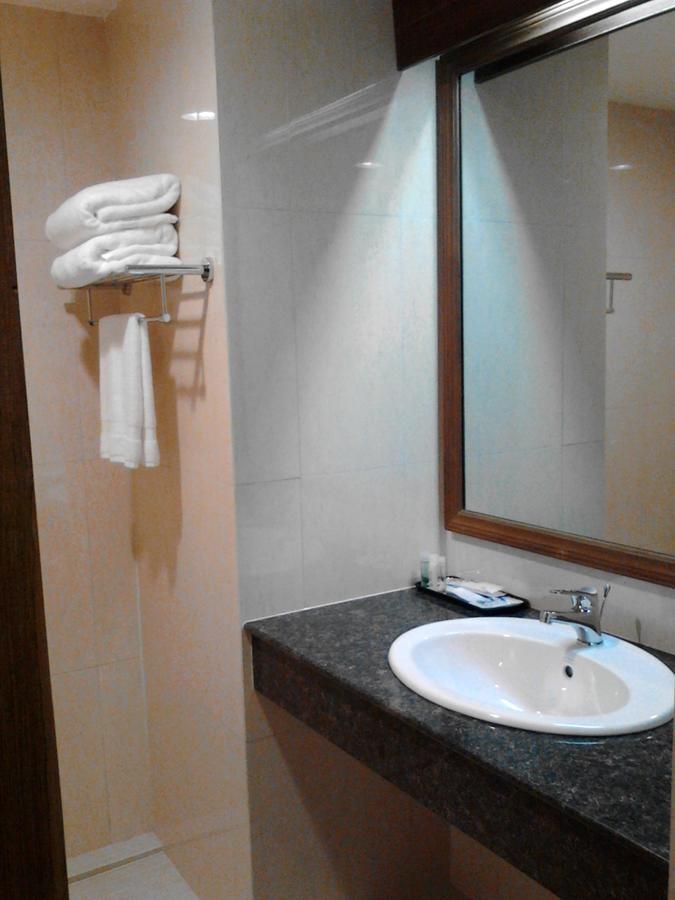 Silver Green Hotel Янгон Экстерьер фото