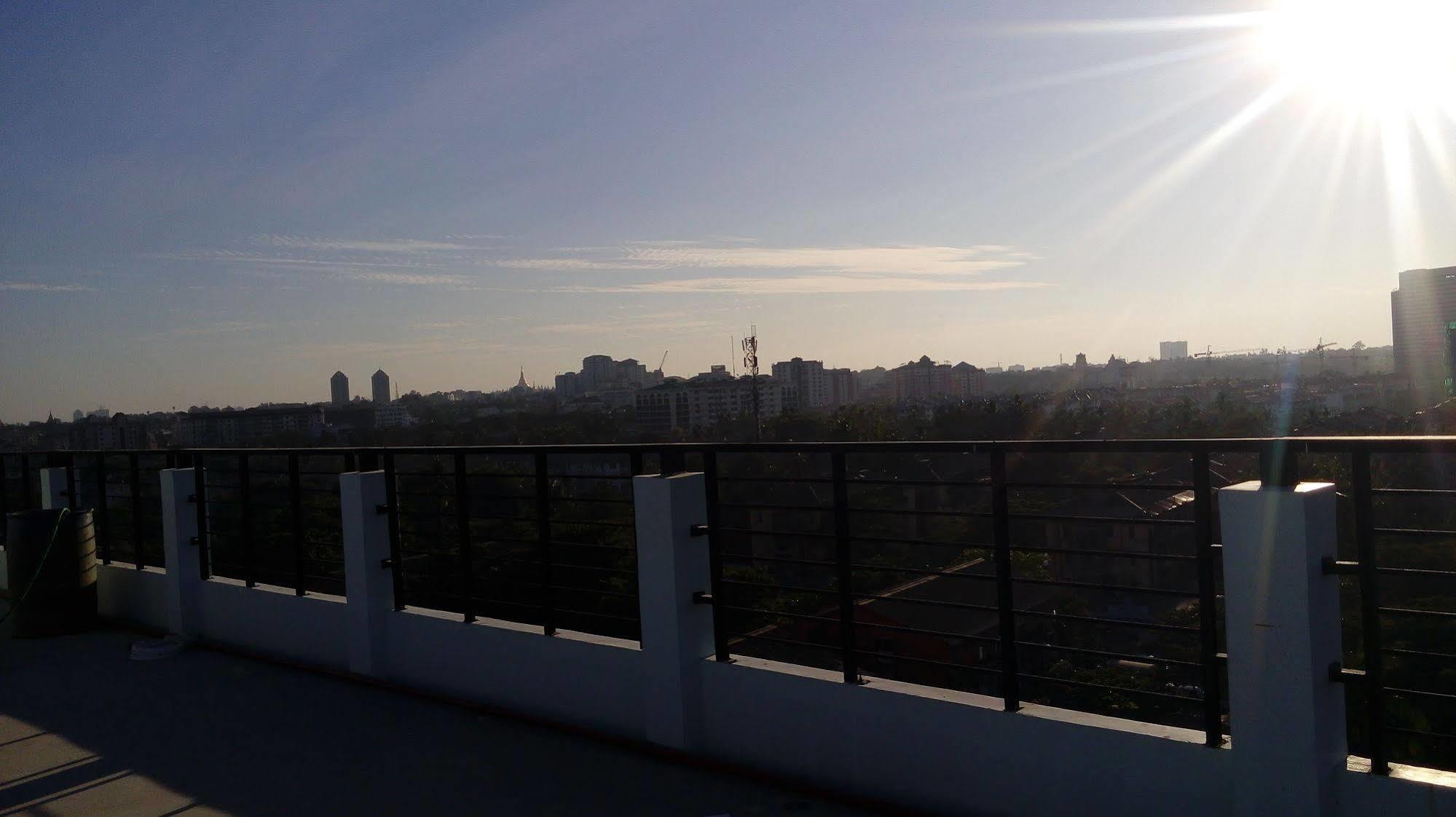 Silver Green Hotel Янгон Экстерьер фото