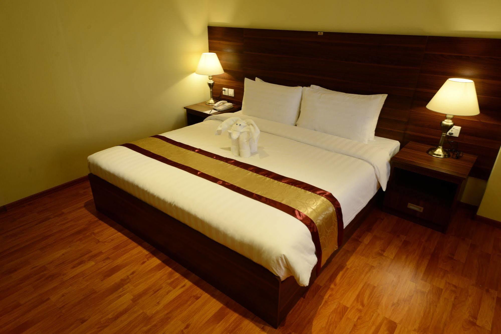 Silver Green Hotel Янгон Экстерьер фото