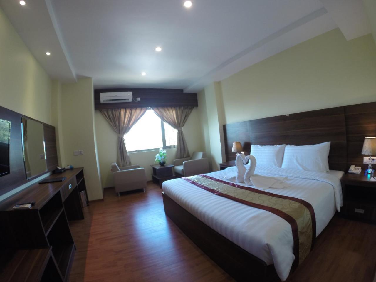 Silver Green Hotel Янгон Экстерьер фото